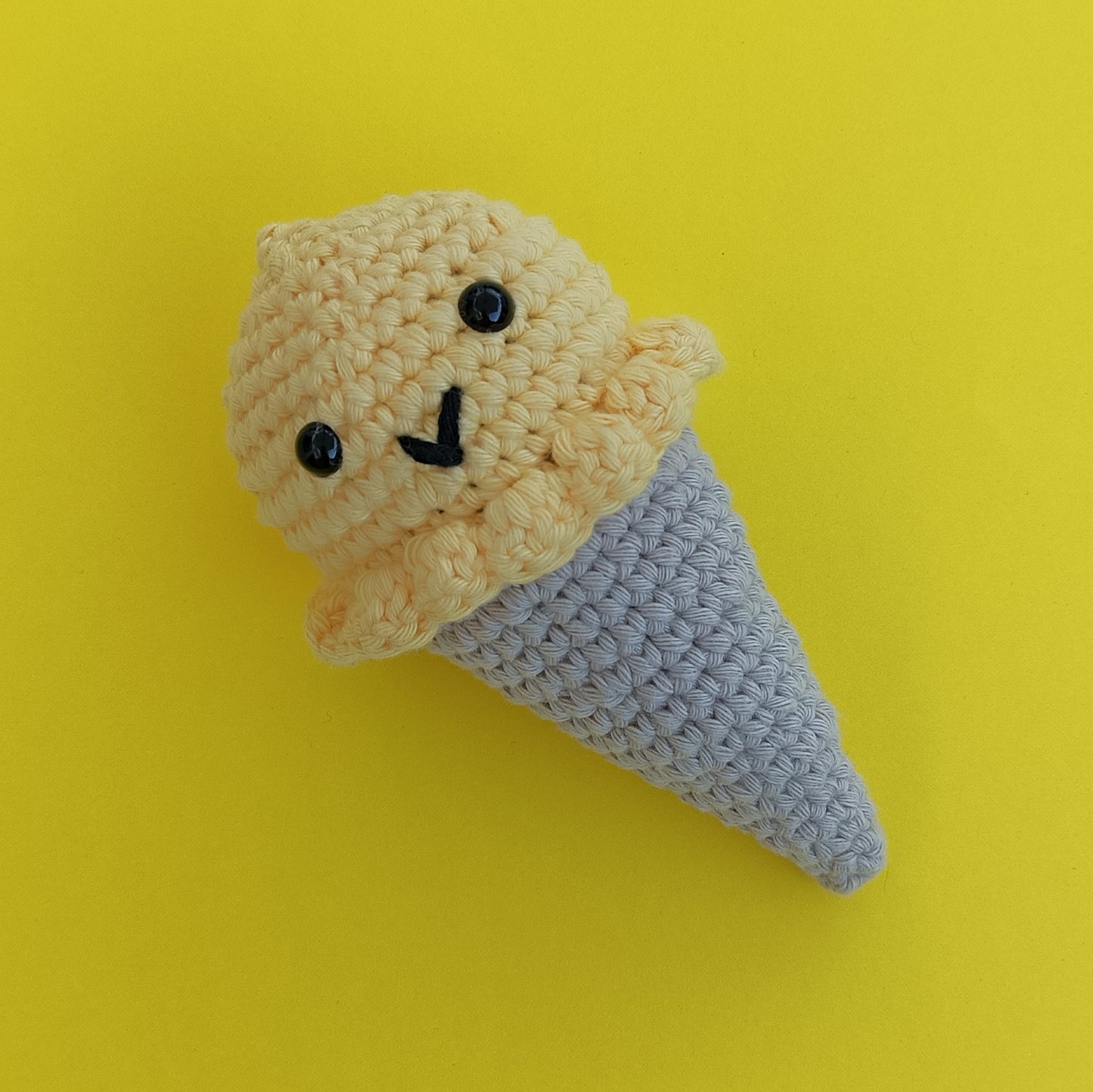 Amigurumi - Gelado (Amarelo) - Disponível por encomenda.