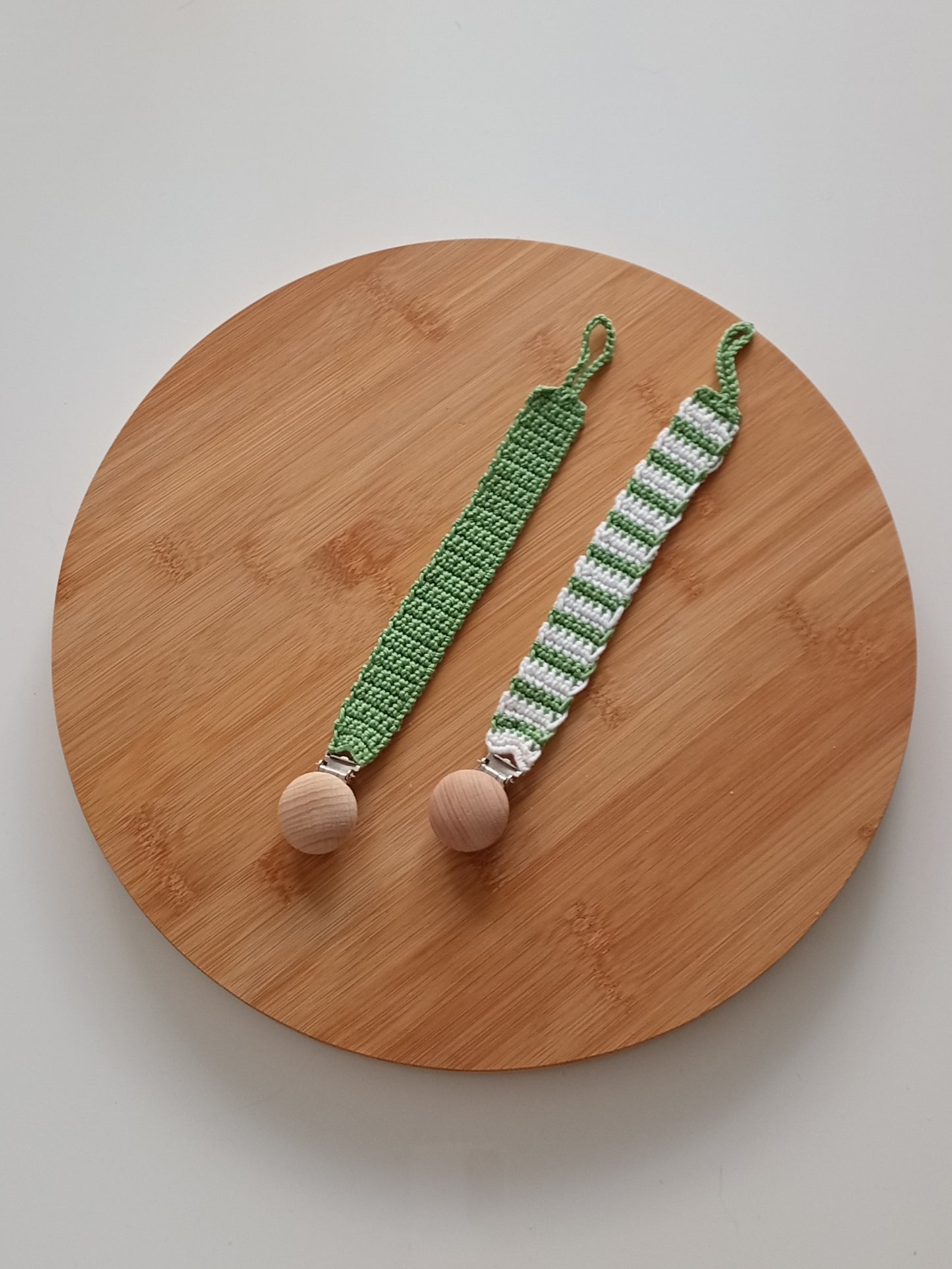 prendedor de chupeta (musgo + branco)