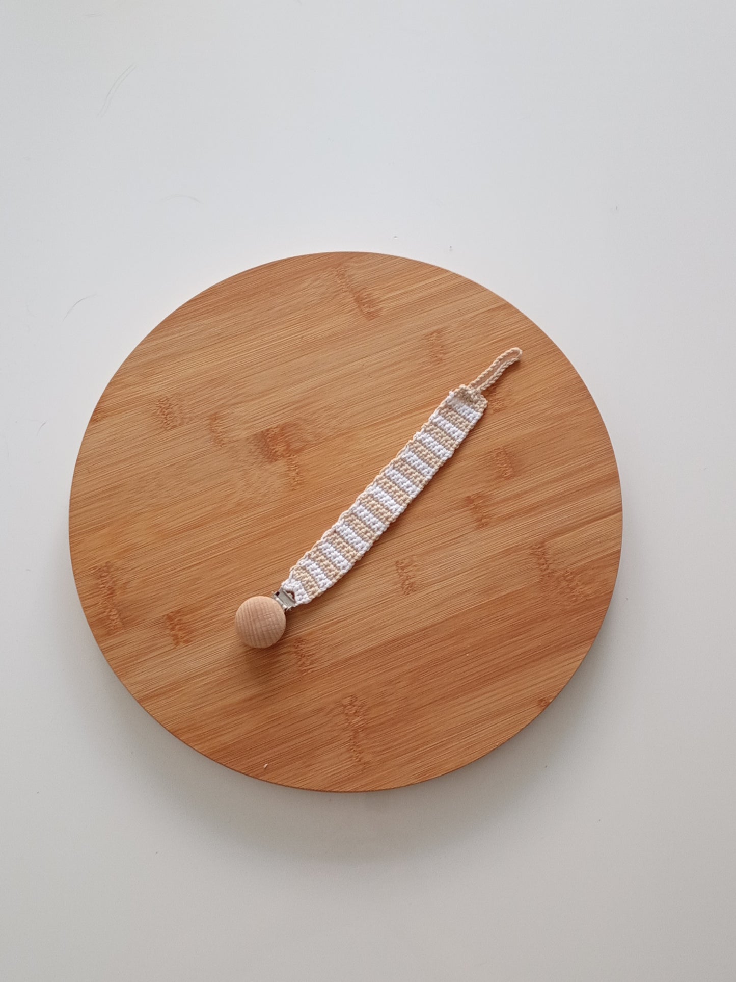 prendedor de chupeta (trigo + branco)