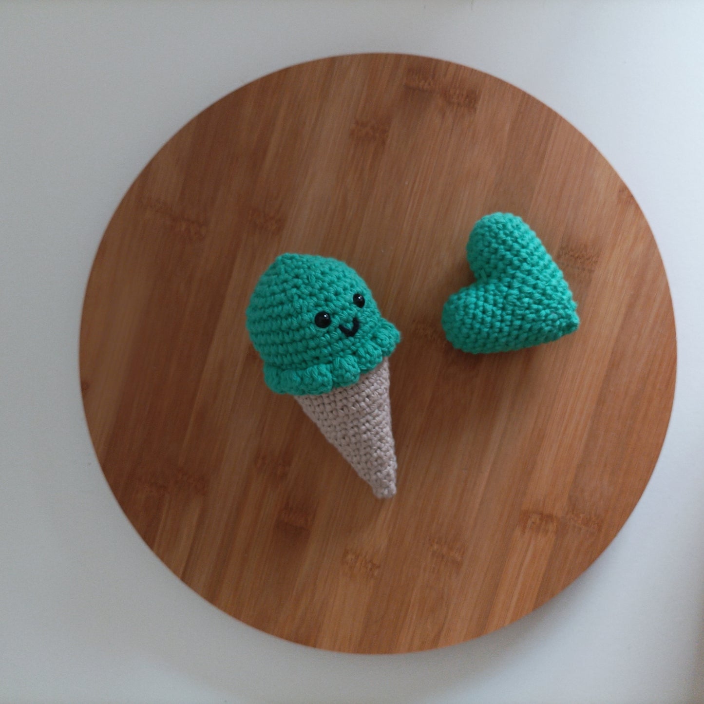 Amigurumi - Gelado (Verde Opala) - Disponível por encomenda