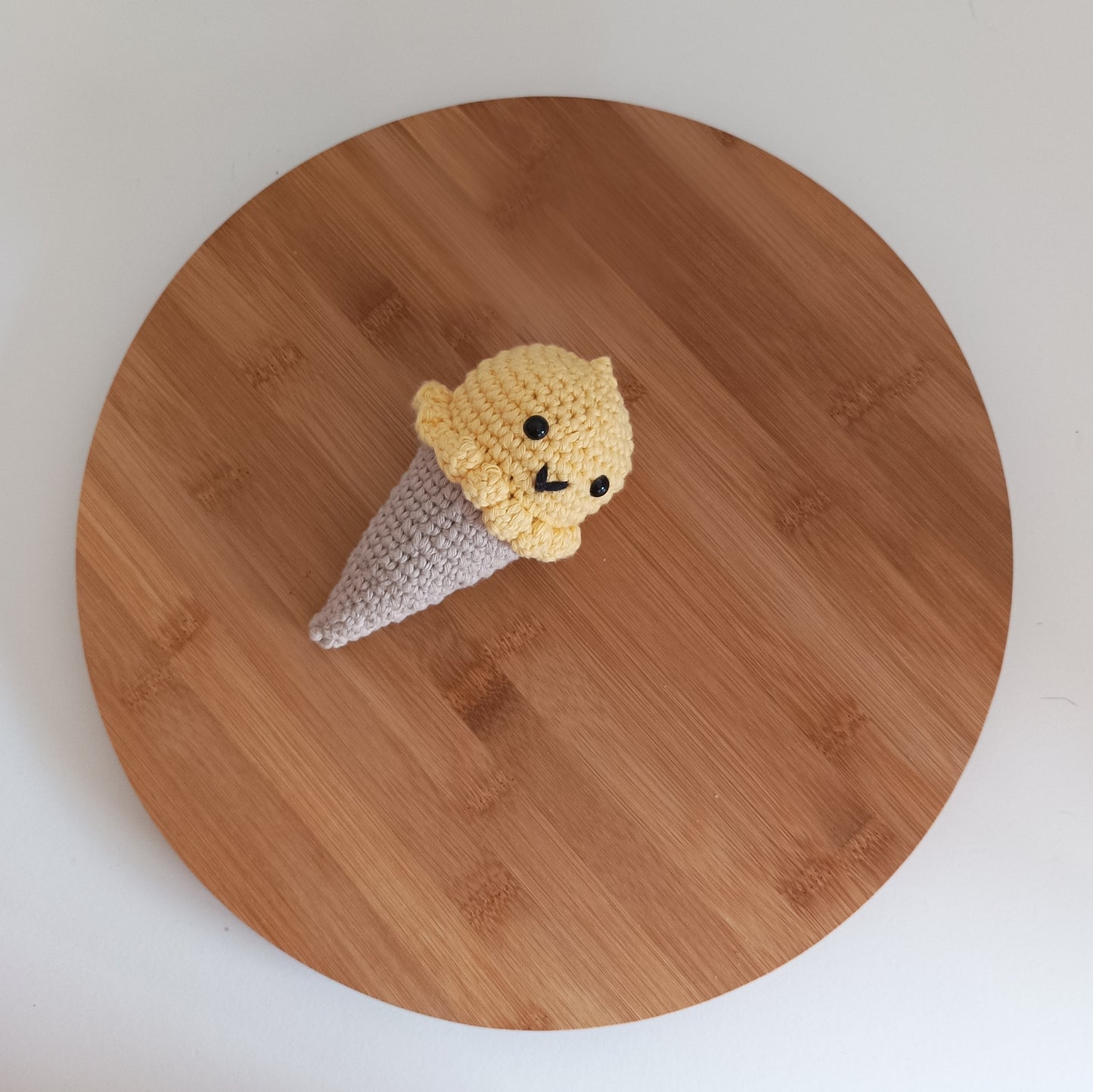 Amigurumi - Gelado (Amarelo) - Disponível por encomenda.