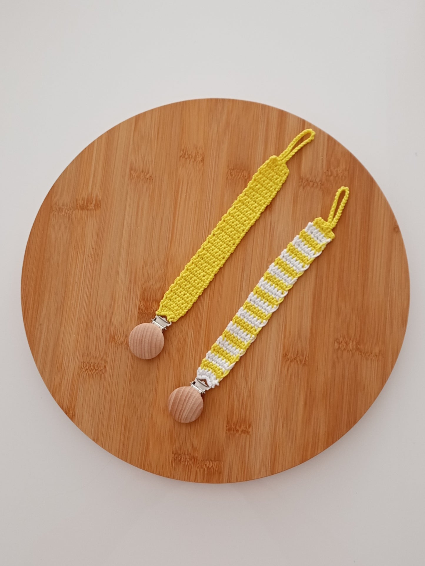 prendedor de chupeta (amarelo + branco)