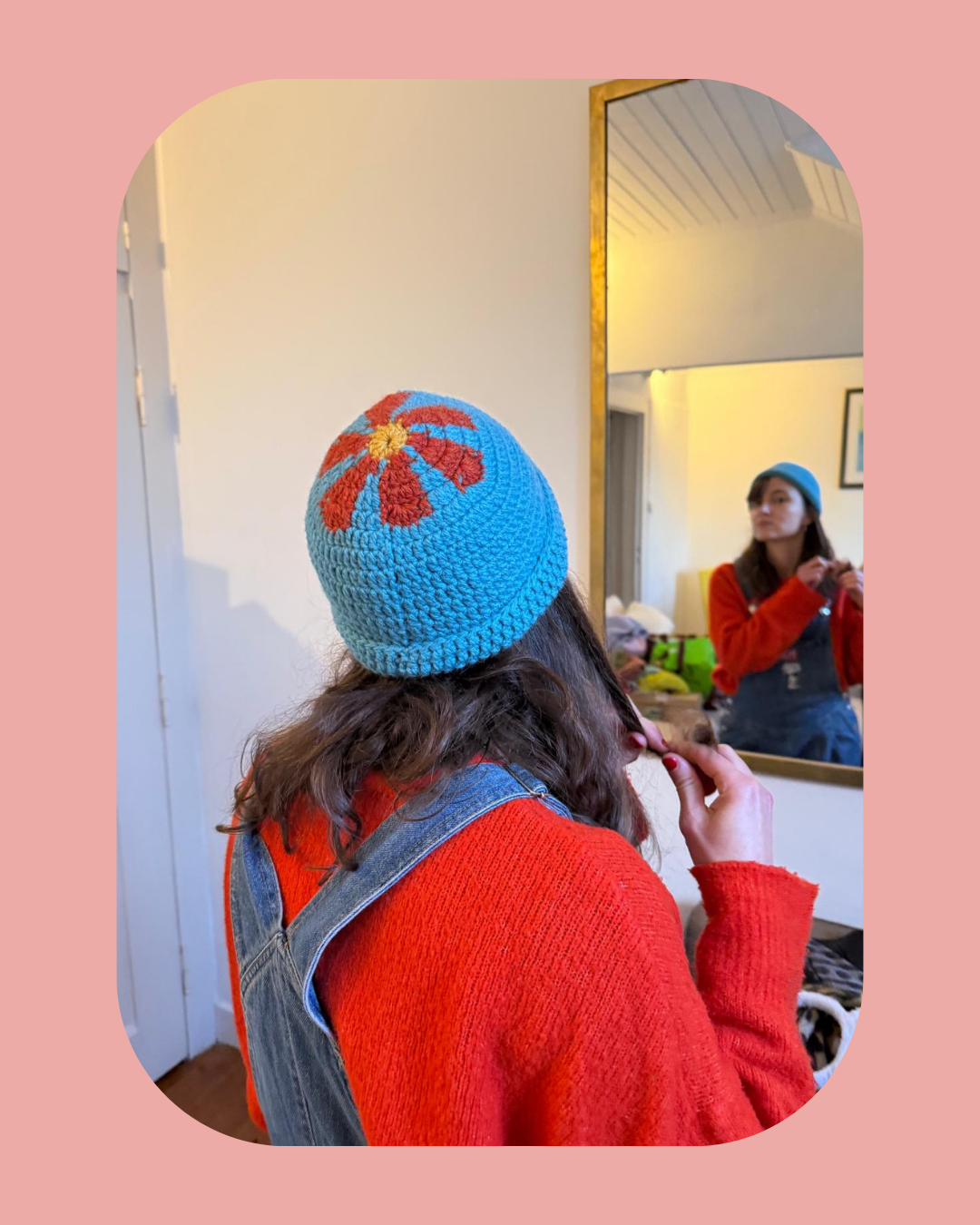 Gorro Flower Power - Azul com flor laranja