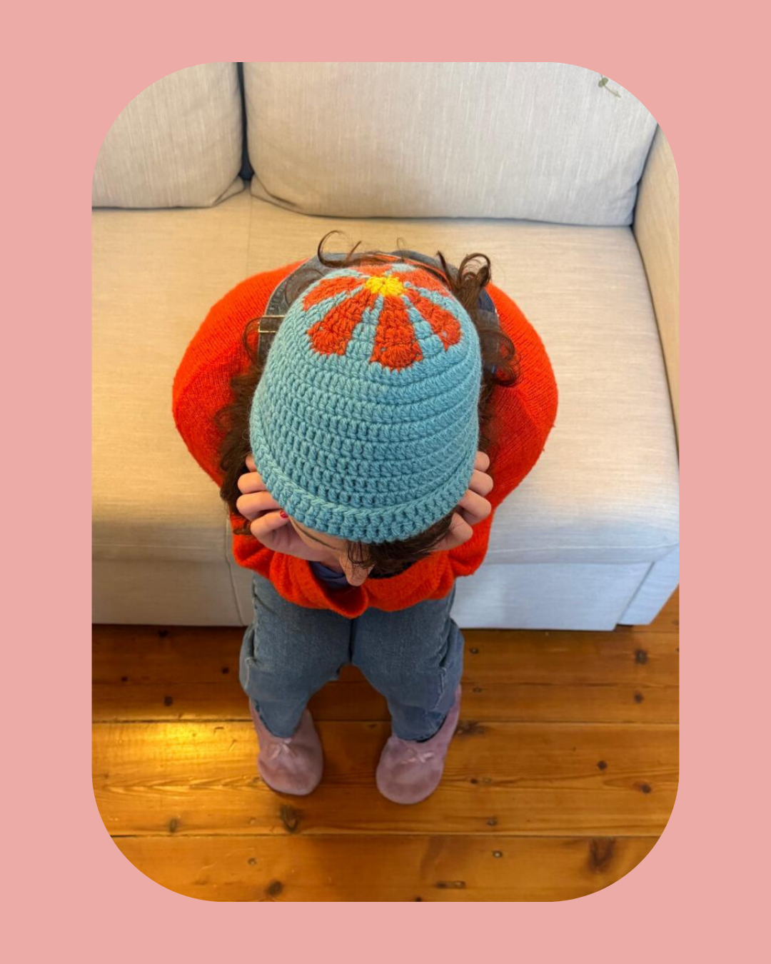 Gorro Flower Power - Azul com flor laranja